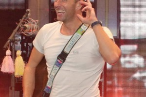 Крис Мартин стал одиноким школьником в новом клипе Coldplay