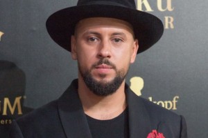 Монатик показал падение вверх и погружение в космос