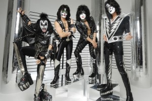 Paul Stanley сказал, что KISS могут «однозначно» продолжать без него и GENE'a SIMMONS'a!!!!!