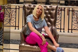 Лера Кудрявцева ударилась головой и попросила поклонников быть снисходительными, если она будет «тупить»