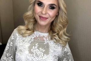 Пелагея восхитила поклонников "свадебным" образом