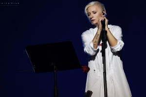 Диана Арбенина спела под ледяным дождем