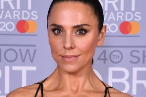 Мел Си побывала в музее себя в клипе «Who I Am»