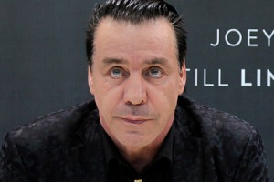 Солист Rammstein Тилль Линдеманн госпитализирован с коронавирусом