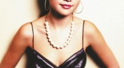 Listen to radio -Selena-Marie-Gomez-