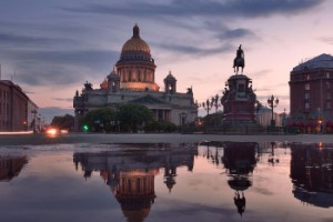 В Санкт-Петербурге высветлились ночи Идущий По Лезвию