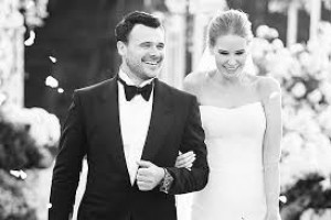 Эмин Агаларов разводится с молодой женой.