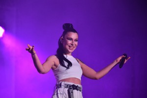 Певица Елка рассказала о «липком стыде» из-за состояния бедности