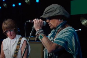 В Сети опубликовали клип Джонни Деппа и Джеффа Бека на песню Isolation.