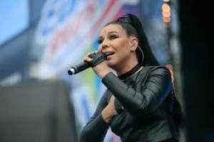 Ёлка вошла в рубрику "Концерт из дома" от Яндекс.Музыки