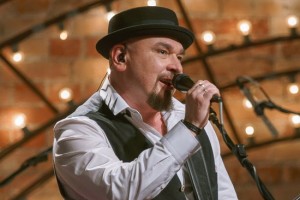 Сергей Трофимов вспомнит свои первые песни в «Квартирнике у Маргулиса»