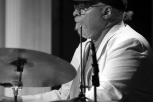 Барабанщик Джимми Кобб умер от рака