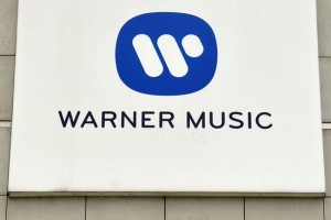 Tencent Holdings Ltd может приобрести акции Warner Music Group