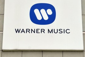 Tencent Holdings Ltd может приобрести акции Warner Music Group