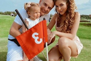 Игорь Сивов и Нюша вместе занимаются домашними обязанностями