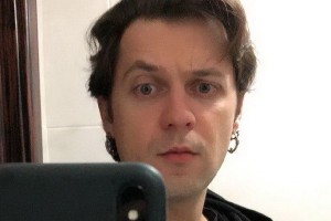 Музыканты «Алисы» собрали свои будни в «ИЗОленту»