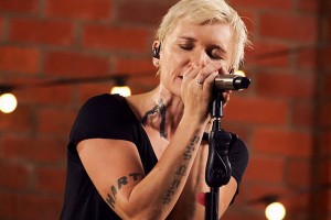 Диана Арбенина собрала стадион в собственном саду