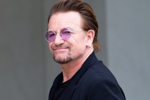 Боно и Эдж из U2 представили свою акустическую версию «Stairway To Heaven» Led Zeppelin. 