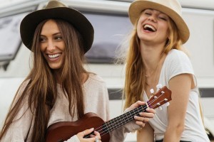 Игра на укулеле и других инструментах улучшает психическое здоровье