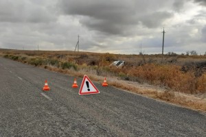 Выбоина на дороге стоила жизни водителю. Авария произошла в селе Карагали Приволжского района. 