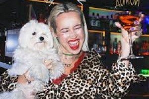 Клава Кока просит забрать ее «Пьяную домой» 