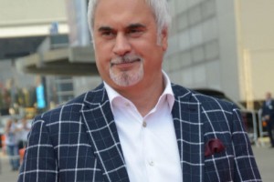 Валерий Меладзе посетил красную зону для больных COVID-19