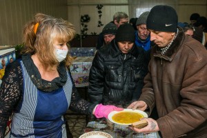 У астраханских бездомных теперь есть где обогреться и поесть горячего.