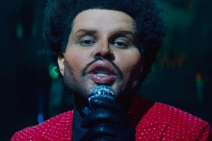 Weeknd показал свое новое лицо в клипе «Save Your Tears»