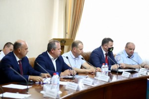 Состоялось заседание комиссии по обеспечению безопасности дорожного движения под председательством губернатора Астраханской области Игоря Бабушкина.