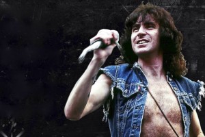Бону Скотту, бывшему вокалисту группы AC/DC, исполнилось бы сегодня 75...