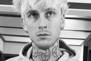 Machine Gun Kelly и Трэвис Баркер сделали татуировки в честь нового альбома