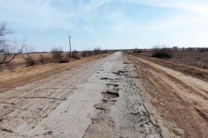 В Икрянинском районе дорожники готовят к капитальному ремонту подъезд к селу Восточное.