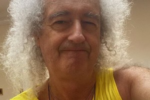 Брайан Мэй встретился с самим собой на выступлении 1993 года 