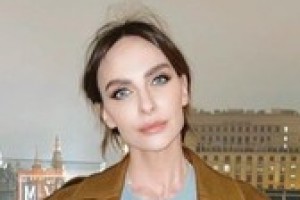 Абсолютно нага! Екатерина Варнава распахнула накидку перед ошарашенным Михаилом Галустяном