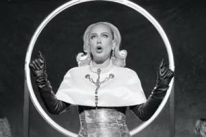 Адель стала искусительницей в клипе «Oh, My God»