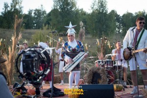 Верка Сердючка гоняется за ежиками в трейлере украинской комедии «Большая прогулка»