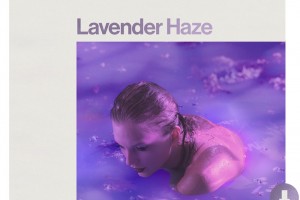 В клипе «Lavender Haze» присутствуют рыбки кои