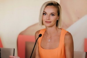 Полина Гагарина представит «Навсегда» в лучах заката