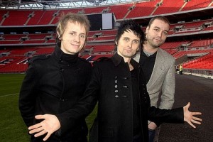 Солист известной британской рок-группы Muse шокировал публику, надев майку с Путиным 
