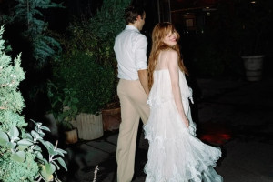 Surrender My Heart - первый трек с пятого студийного альбома Карли Рэй Джепсен The Loneliest Time 