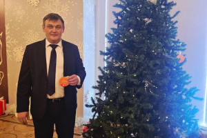 18 декабря.  губернатор Челябинской области Алексей Текслер дал старт ежегодной новогодней акции «Ёлка желаний». Знаковое Всероссийское мероприятие проводит Движение Первых при поддержке Росмолодежь