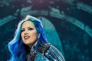 Arch Enemy расстались с вокалисткой Алиссой Уайт-Глаз