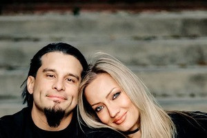 NITA STRAUSS ждет первенца