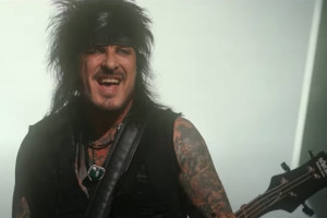 Басист MÖTLEY CRÜE: «Мы обсуждали лишь с несколькими группами участие в туре»