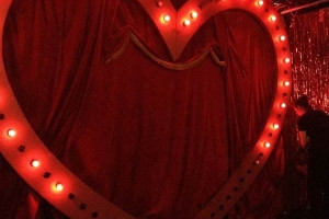 Пению Свифт, в основном в её нижнем регистре, способствуют эффекты реверберации