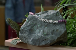 На самом деле Романтично — песня американской певицы и автора песен Тейлор Свифт 