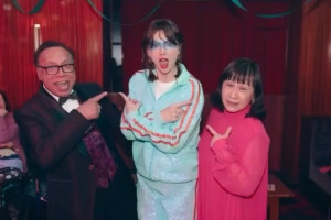 На заглавном треке The Life of a Showgirl она в кои-то веки кажется честной