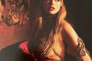 Крис Уильям из Variety поставил The Life Of A Showgirl на 4-е место в рейтинге альбомов этого года