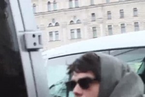 Поклонники встретили экс-вокалиста My Chemical Romance на Московском вокзале