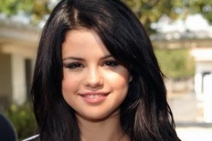 СЕЛЕНА ГОМЕС ПРЕДСТАВИЛА НОВУЮ ПЕСНЮ "SAME OLD LOVE"